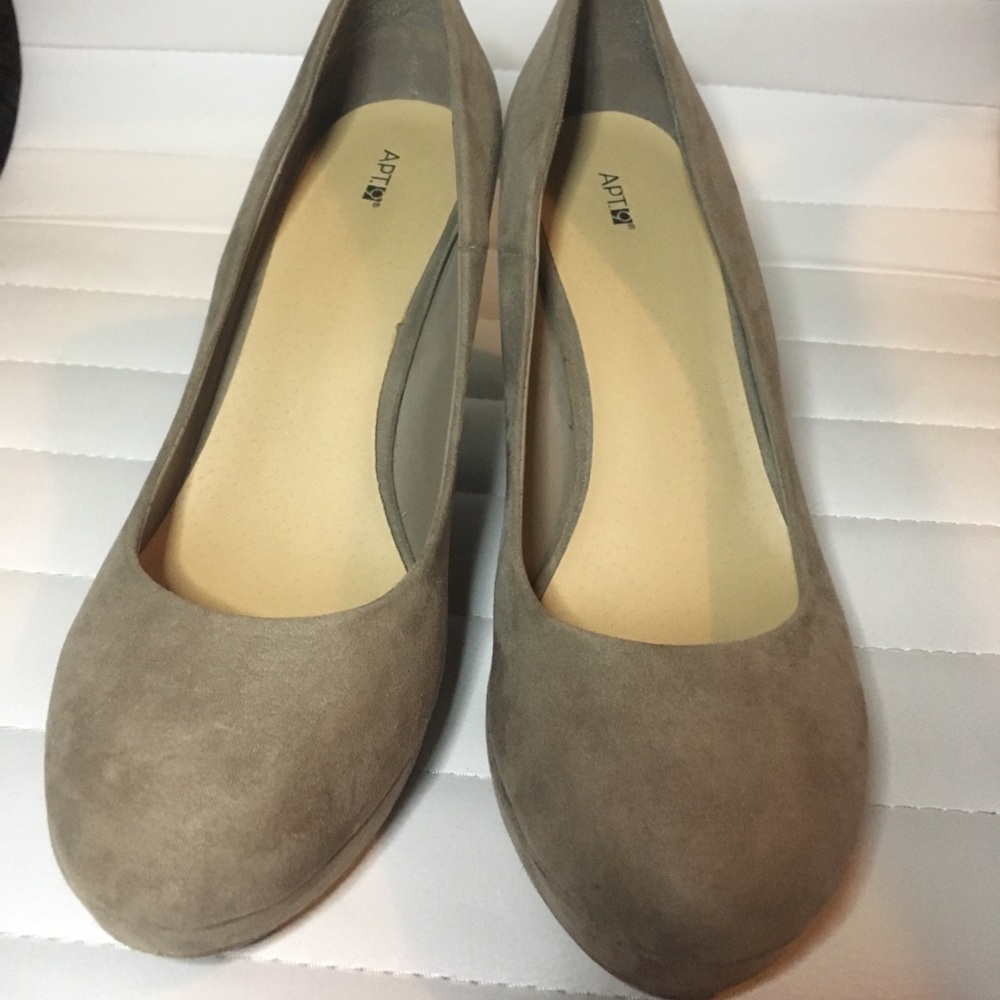 Wedge heels